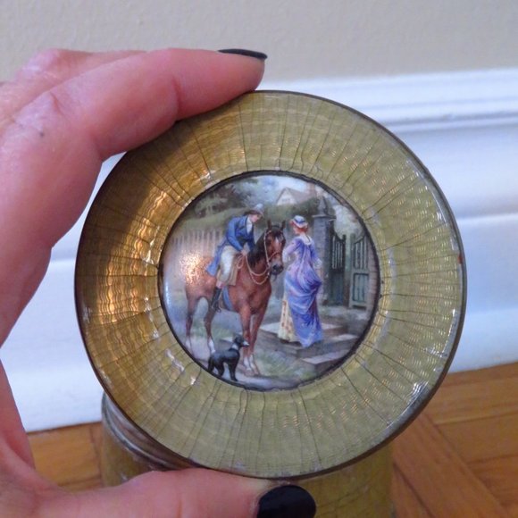 VTG powder Puff Antique Tin Vanity Powder Puff Music Box | Footed Trinket 1900 - Picture 4 of 7